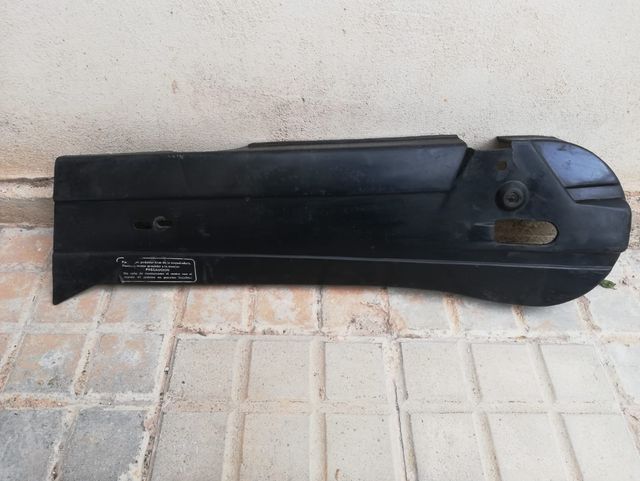 Vendo tapa lateral izquierda de Derby Variant