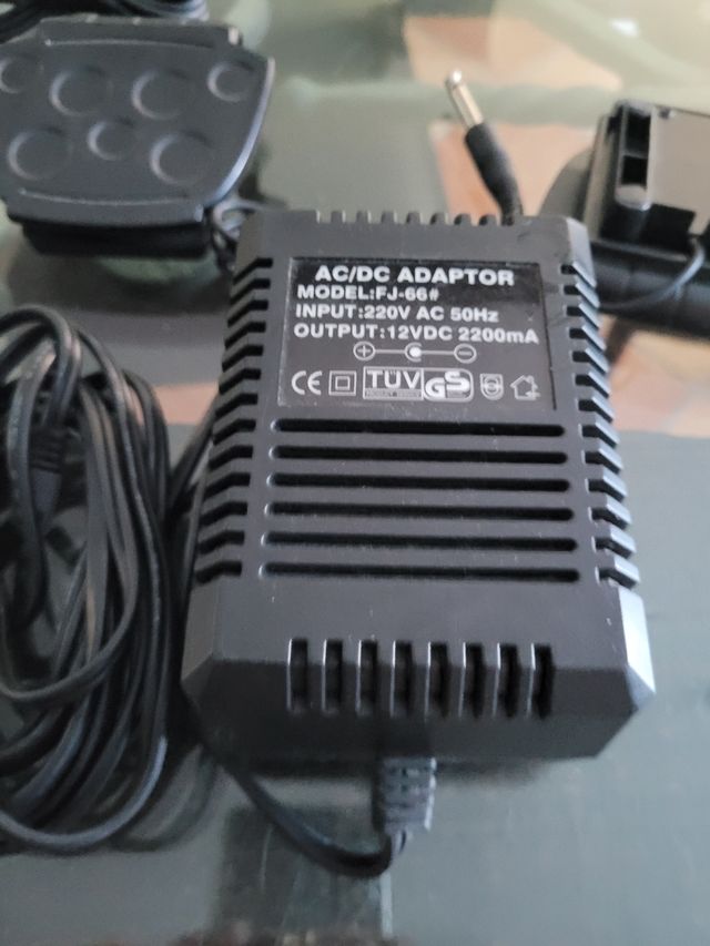 Alimentador y pedales de batería el