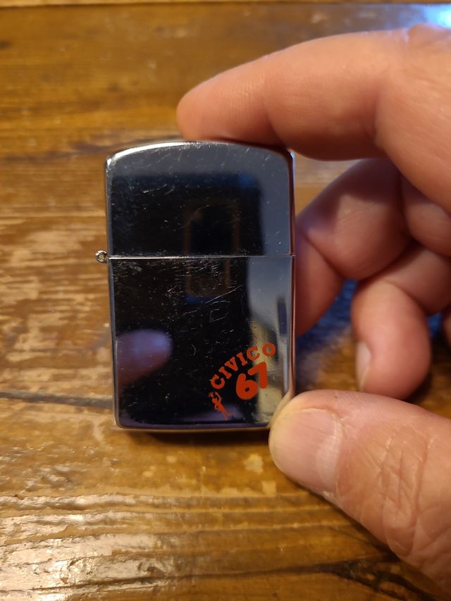 Accendino tipo Zippo