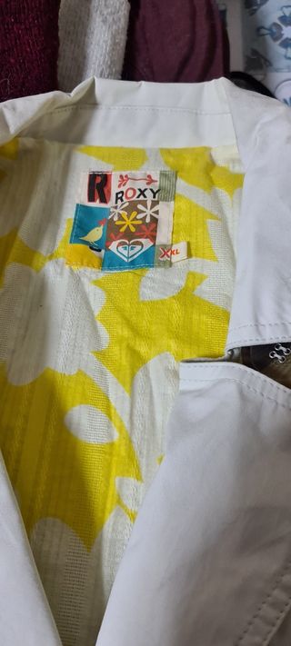 Gabardina corta Roxy