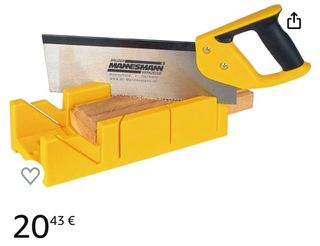 Caja de ingletes con sierra de mano.