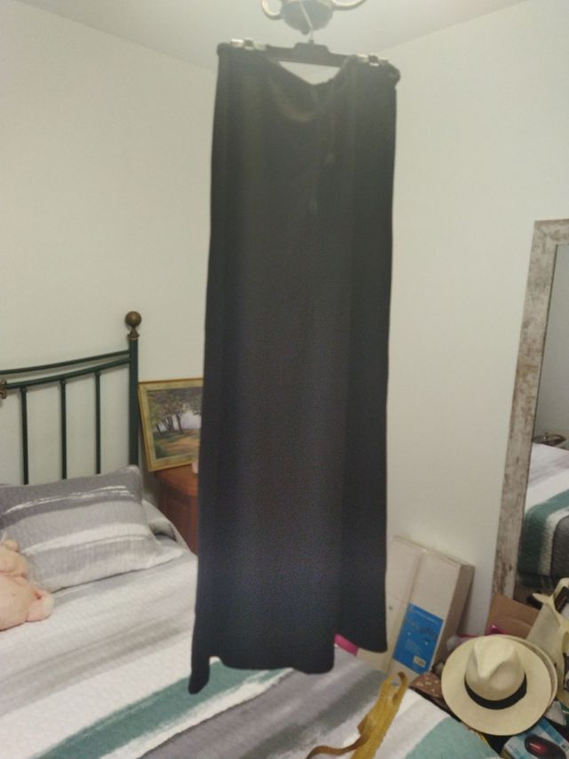 Falta negra ,58cm.d ancho del bajo 