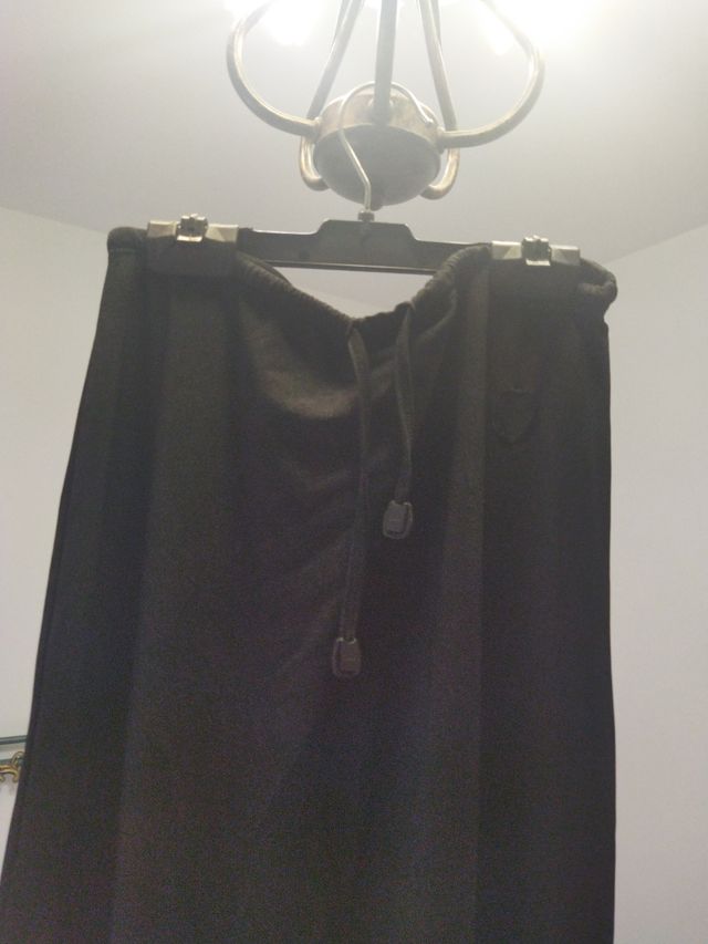 Falta negra ,58cm.d ancho del bajo 