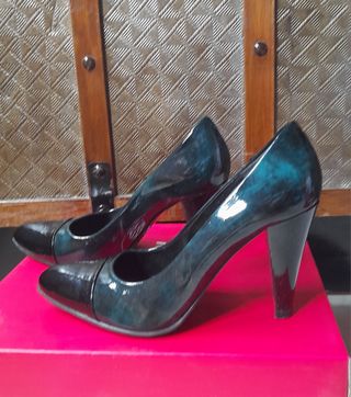 Zapatos de salón de charol
