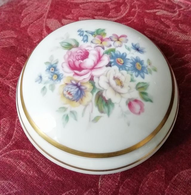 Scatola gioielliere porcellana dipinta con fiori 