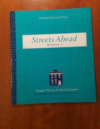 Streets Ahead, curso de inglés. Con 1 casete.
