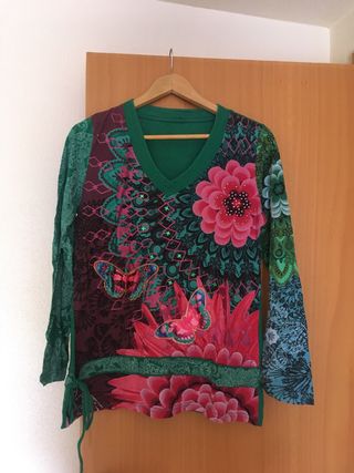 camiseta desigual