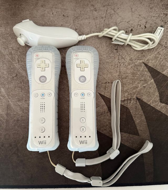Nintendo Wii con mandos