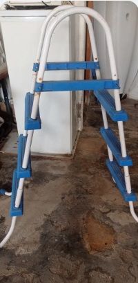 Escalera De Piscina