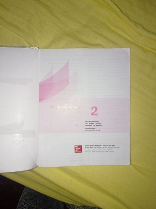 LIBRO DE 2 BACHILLERATO SOCIALES