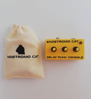 Delay Punk Console color amarillo