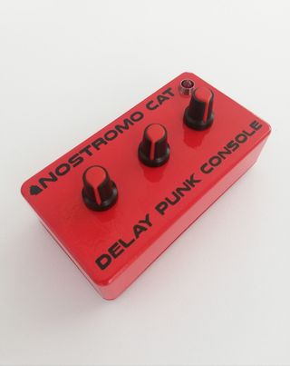 Delay Punk Console color rojo