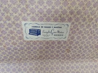 Baúl rosa antiguo