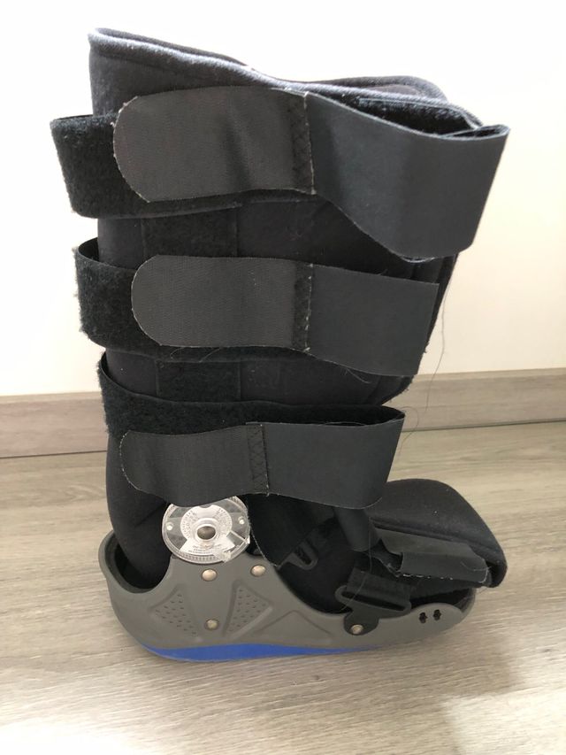 Bota walker articulada