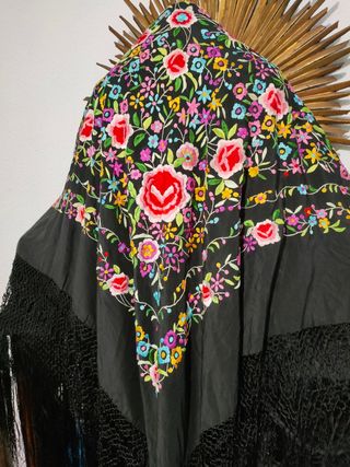 mantón de Manila seda bordado a mano
