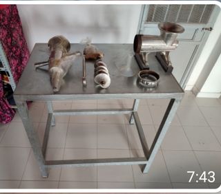 mesa garbanizada con accesorios,para matanzas