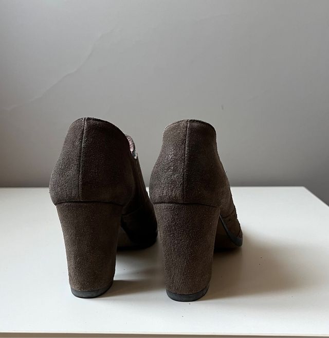 Scarpe in camoscio, con tacco alto, nº 36