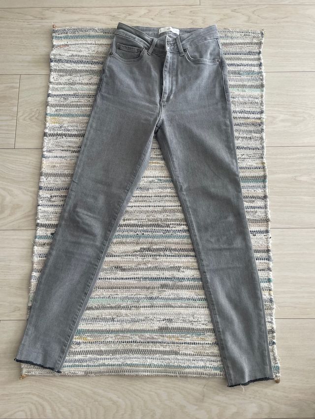Pantalón gris de chica Mango