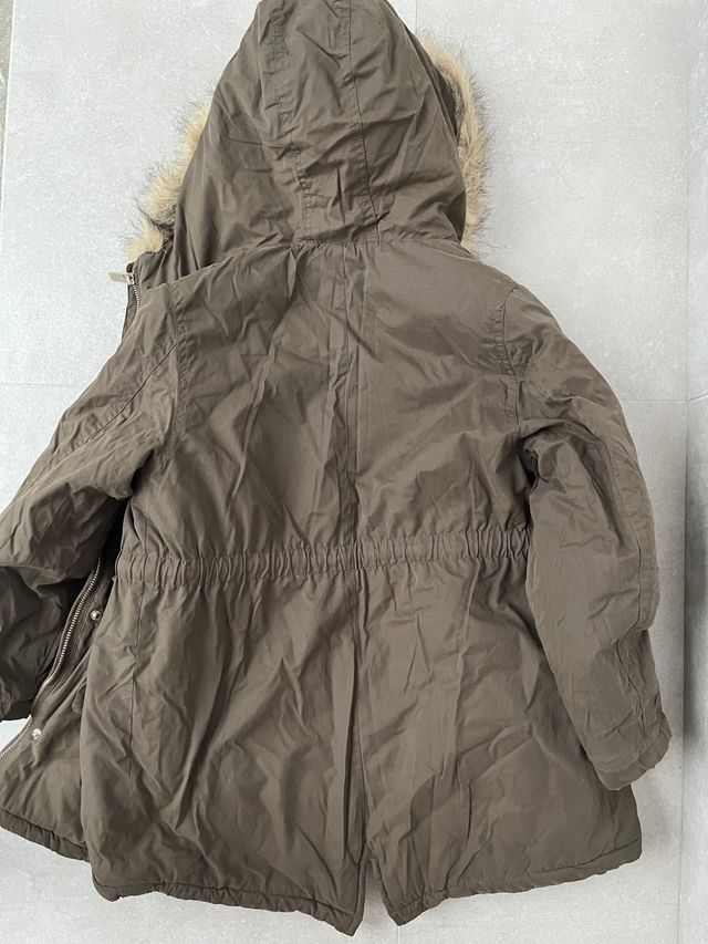 Parka cálido caqui OVS niña con capucha 9-10 años