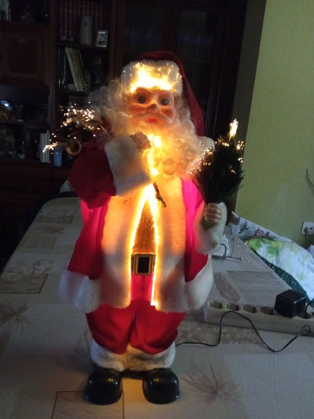 MUÑECO PAPA NOEL CON SU CAJA Y TIENE LUCES