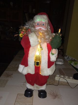 MUÑECO PAPA NOEL CON SU CAJA Y TIENE LUCES