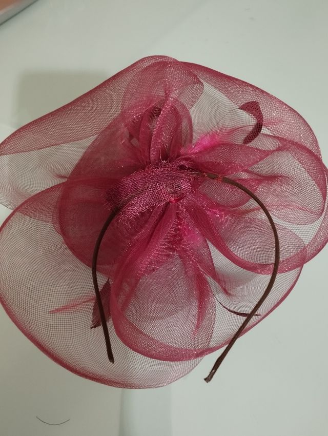 Tocado va con diadema