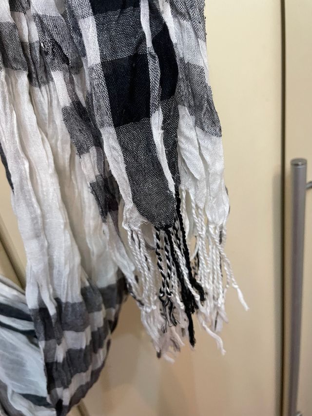 pañuelo cuadros blanco y negro