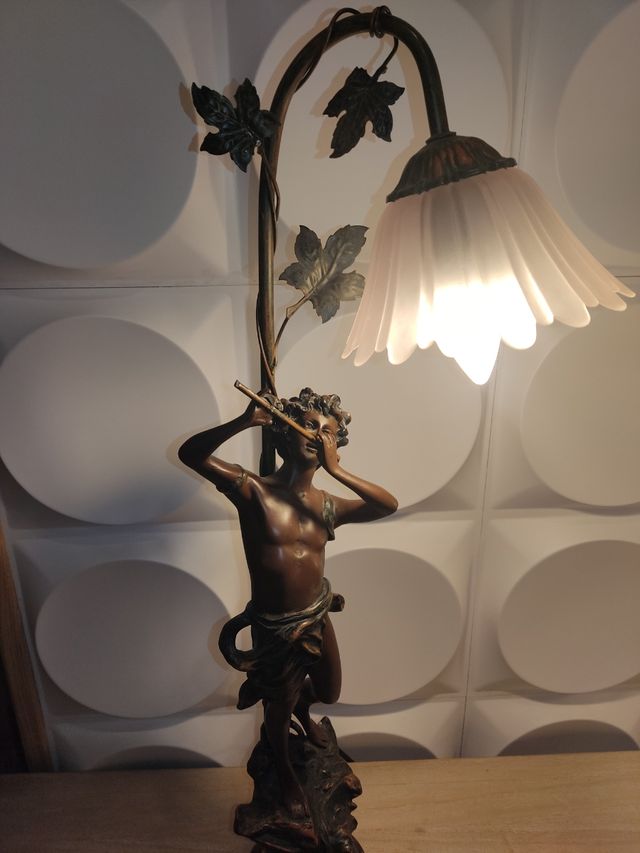 Lámpara de mesa de bronce