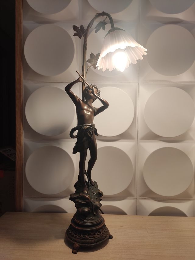 Lámpara de mesa de bronce