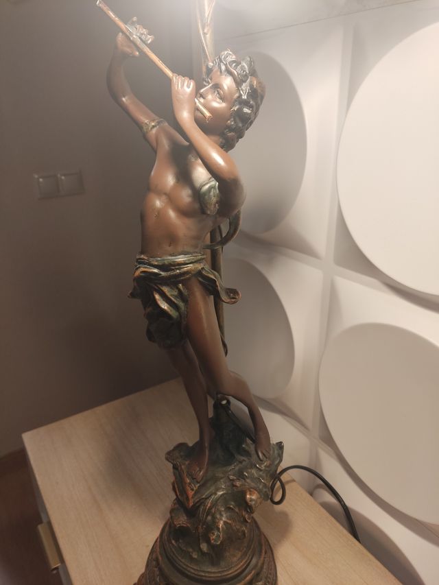 Lámpara de mesa de bronce