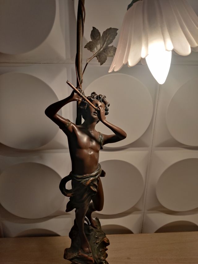 Lámpara de mesa de bronce