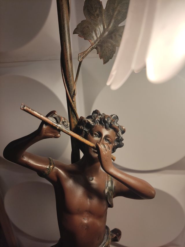 Lámpara de mesa de bronce