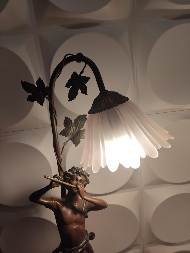 Lámpara de mesa de bronce