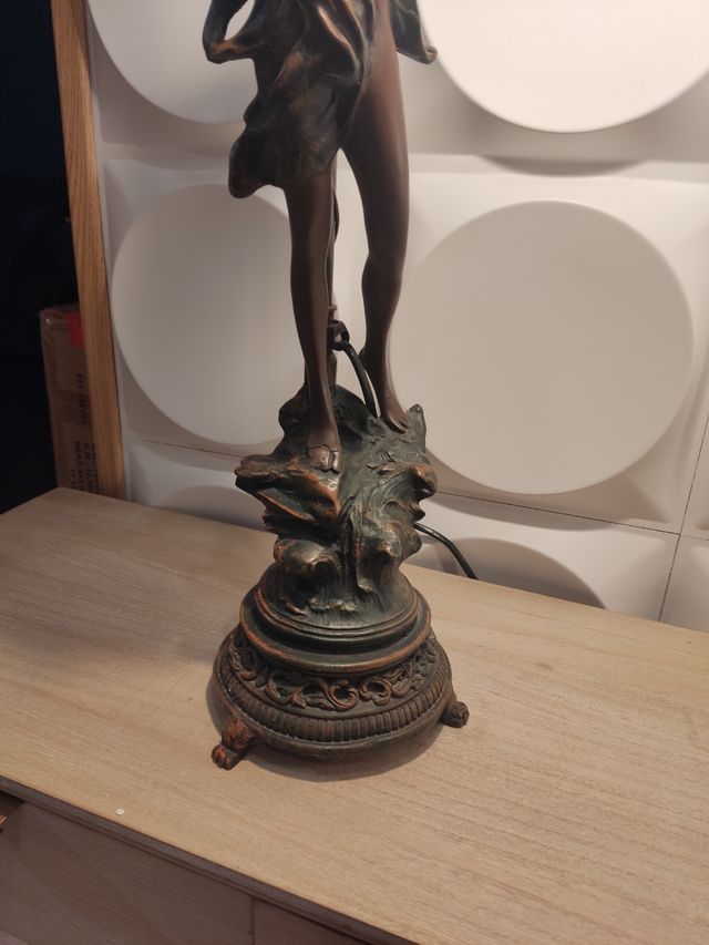 Lámpara de mesa de bronce