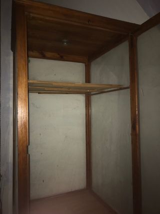 Vitrina antigua de madera maciza