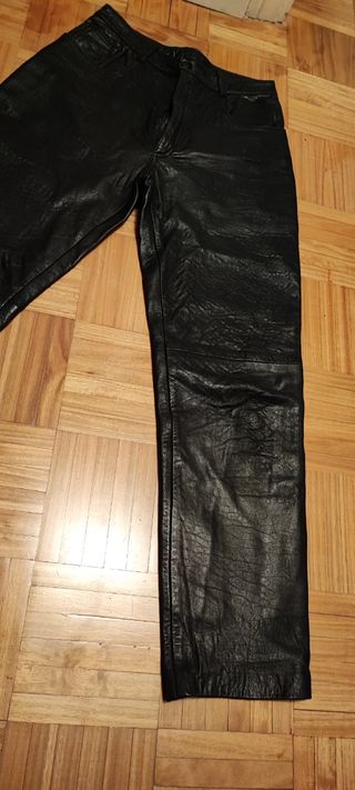 Pantalón de piel negro