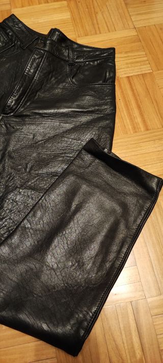 Pantalón de piel negro