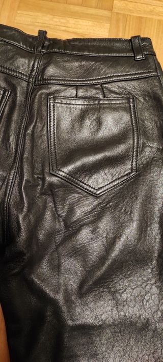 Pantalón de piel negro