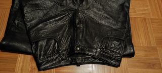 Pantalón de piel negro