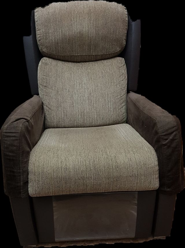 Sillón reclinable. Color marrón