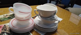 Juego de concome y tress tasas y seis