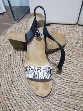 sandalias de cuña de piel marca mustang