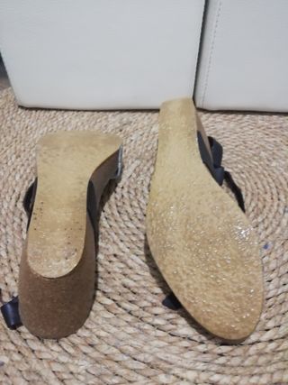 sandalias de cuña de piel marca mustang
