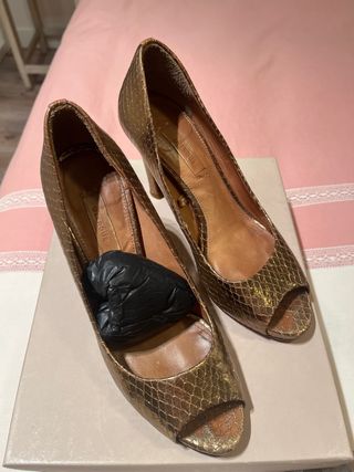 zapatos tacon oro