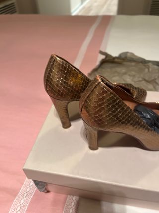zapatos tacon oro