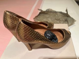 zapatos tacon oro