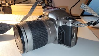 Nikon F65 + Nikkor 28-100 mm y más