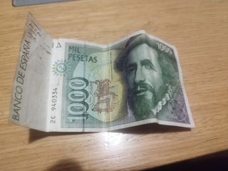 un billete de 1000 pst