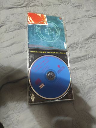 Diré straits ..on every street