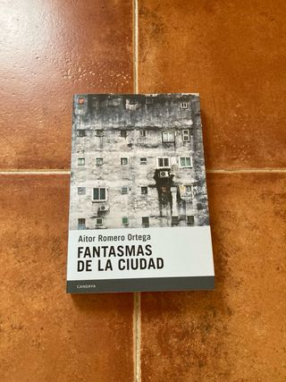 (4x2) Fantasmas de la ciudad - Aitor Romero